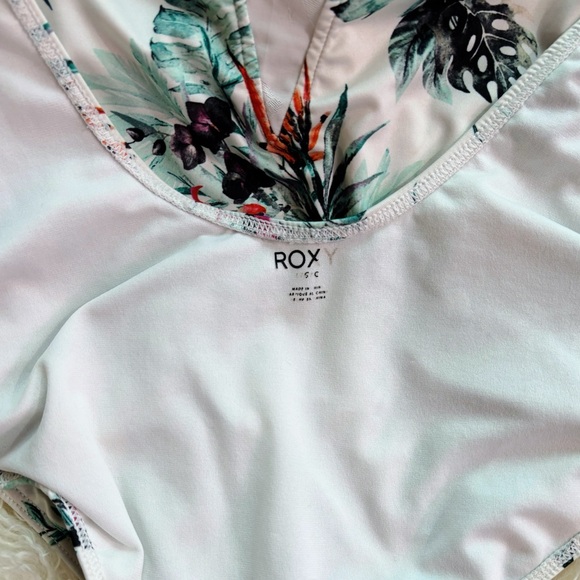 Moving Sale! EUC Roxy Shady Palm V Neck Swimsuit Halter Style Mesh Insert Medium - Picture 7 of 9